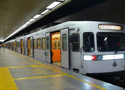 Metro vagonunda sürpriz doğum!