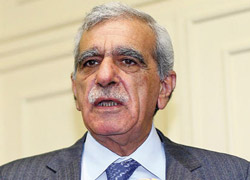 'Dedelerimizin elinde kanınız var'