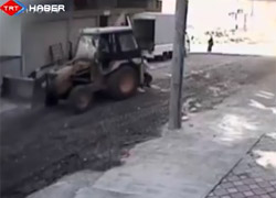 Kepçenin Altında Can Verdi