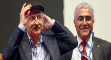 Türker, Gandi'yi kasketle vurdu!