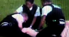 İngiliz polisinden dayak