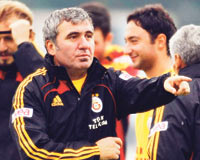 Hagi, Rijkaard'ın izlerini siliyor