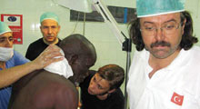 Türk doktorlar, Somali'de şifa dağıtıyor