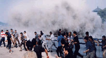 Endonezya'daki tsunaminin bilançosu artıyor