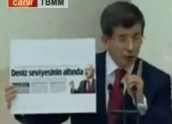 'Zihnindeki Davutoğlu ile kavga ediyor'