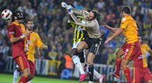 Kaleci Aykut tarihe geçti!