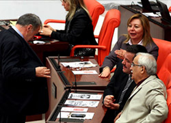 CHP'lilerden tişörtlü eylem