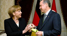 Merkel'den tarihi itiraf