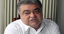 Babasının saç tellerini getirecek