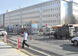 En iyi korunan binayı soydular!