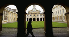 Cambridge'te camiye domuz saldırısı!