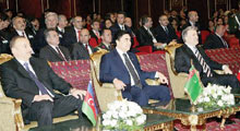 Berdimuhammedov alkışlarla karşılandı