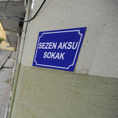Aksu'ya tabelası geri verildi