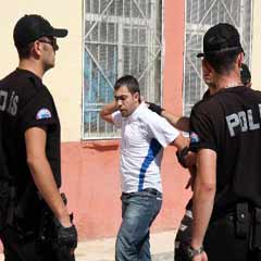 BDP'li sandık görevlisine suçüstü!