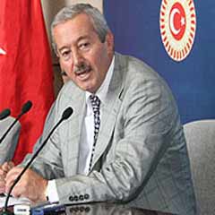 Akın Birdal'a kafa attı!
