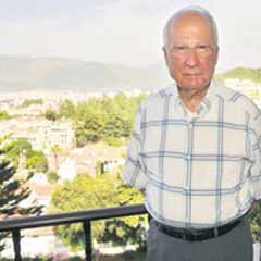 Kenan Evren'in oyunun rengi