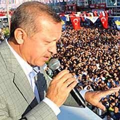 'Yollarına gül döşerim'