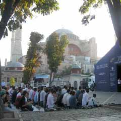 Ayasofya önünde bayram namazı