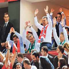 Gül, maçı Türk'le izledi