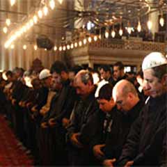 Bayram namazında camiler doldu taştı