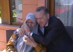 Başbakan Erdoğan, annesi için mevlit okuttu