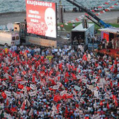 CHP'nin İzmir mitinginde SKANDAL!