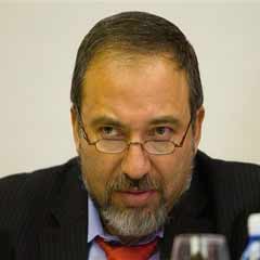 Lieberman yine sahnede!