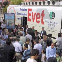 'Evet otobüsü' Erzurumluları bilgilendiriyor