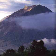 Sinabung yine kül püskürttü!
