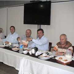 AK Partililerle CHP'liler iftarda bir araya geldi