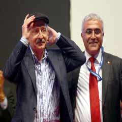 Başörtüsünü böyle çözdü!