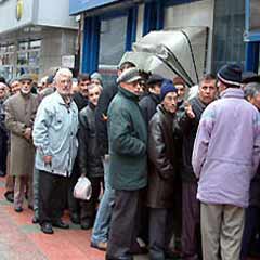 Mezarda emekli maaşı almaya son!