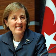 Bakan Kavaf, şehit aileleri ve gazilerle iftar yaptı