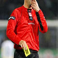 Hakem, futbolcuyu sahada öldürdü