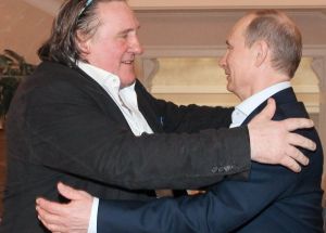 Putin, Depardieu'ya Rus Pasaportunu Kendi Eliyle Verdi
