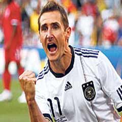Kartal, Klose için Bayern'i zorluyor