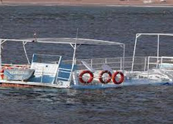 Marmaris'te tur teknesi battı  
