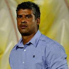 Rijkaard gidiyor mu?