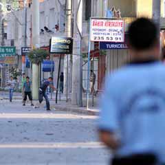 Boykot mitinginde polise saldırı!