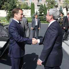 Rusya Ermenistan'la askeri üs anlaşması imzaladı