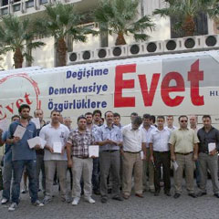 Demokrasi otobüsü İzmir'de