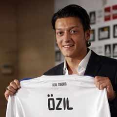 Mesut imzayı attı!