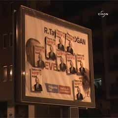 Erdoğan'ın afişlerine ilginç müdahale