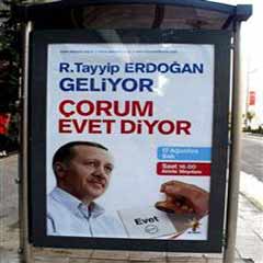 Miting öncesi afiş gerginliği