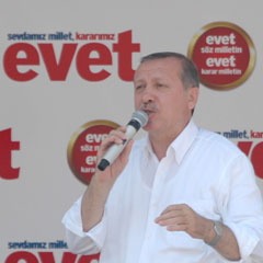 Başbakan Gandi'ye fena yüklendi!