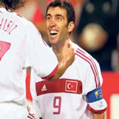 Hakan Şükür, adını taşıyan stadın açılışını yaptı