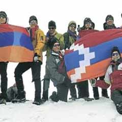 Ağrı Dağı'na Ermeni bayrağı dikmişler