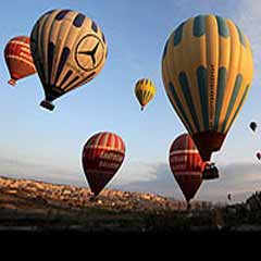Kapadokya semalarında balon filosu