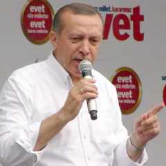 Erdoğan Gandi'ye yüklendi