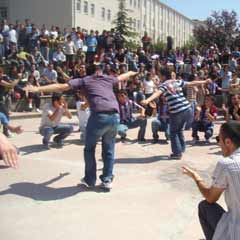 Kolbastı oynayan Türk mahkemelik oldu